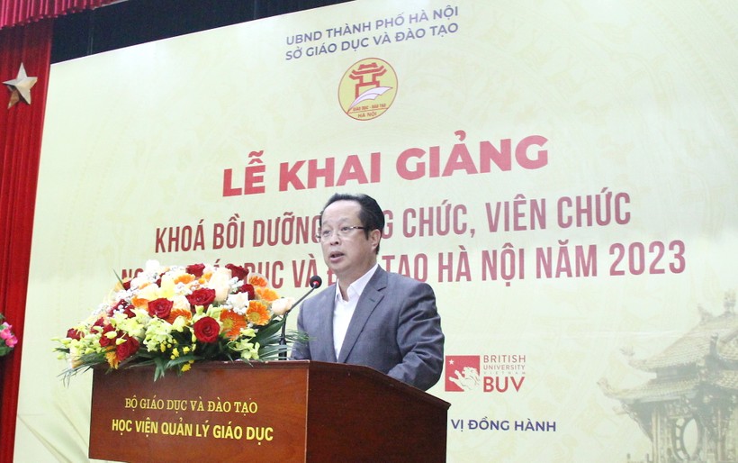 Ông Trần Thế Cương – Giám đốc Sở GD&ĐT TP Hà Nội phát biểu tại lễ khai giảng.