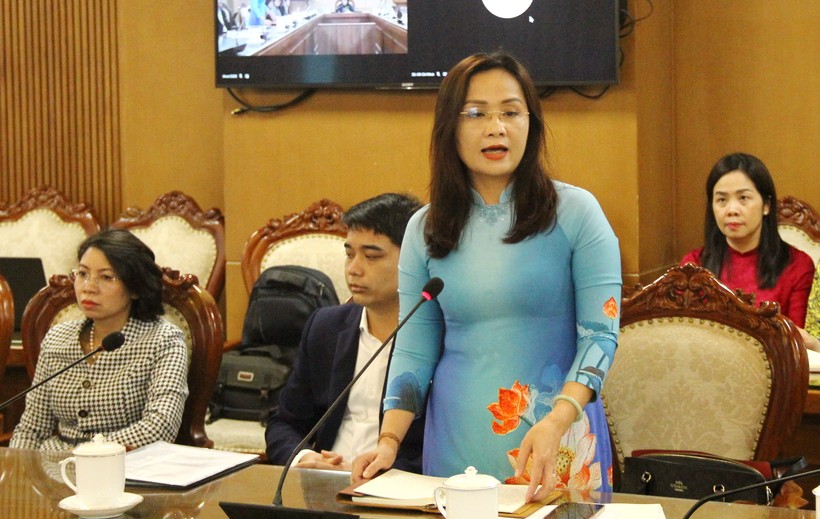 Bà Lương Thị Việt Hà – Trưởng Ban Tuyên giáo - Nữ công (Công đoàn Giáo dục Việt Nam) chia sẻ tại hội nghị.