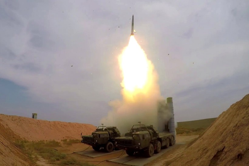 Moscow bắt đầu sử dụng tên lửa S-400 để tấn công Kyiv?