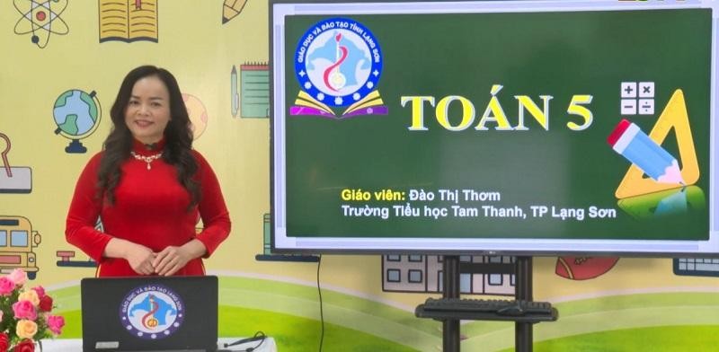 Cô Đào Thị Thơm tham gia dạy học trên truyền hình. Ảnh NVCC.