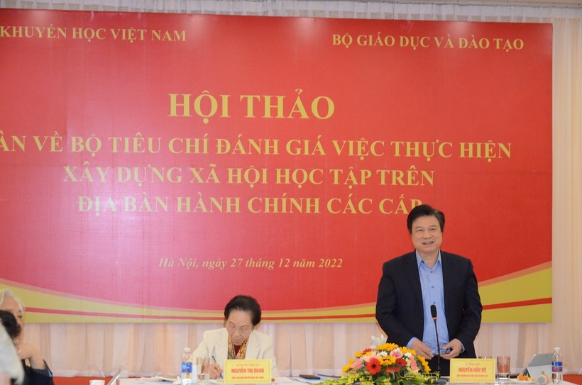 Thứ trưởng Bộ GD&ĐT Nguyễn Hữu Độ phát biểu. Ảnh NC.