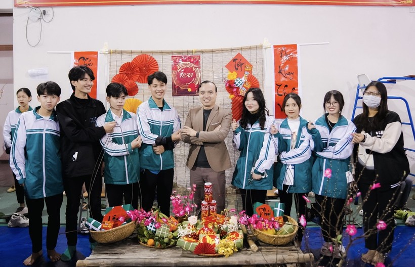 Thầy và trò Trường THPT Kim Sơn B tổ chức chương trình “Sắc xuân ba miền – Tết nhân ái”.