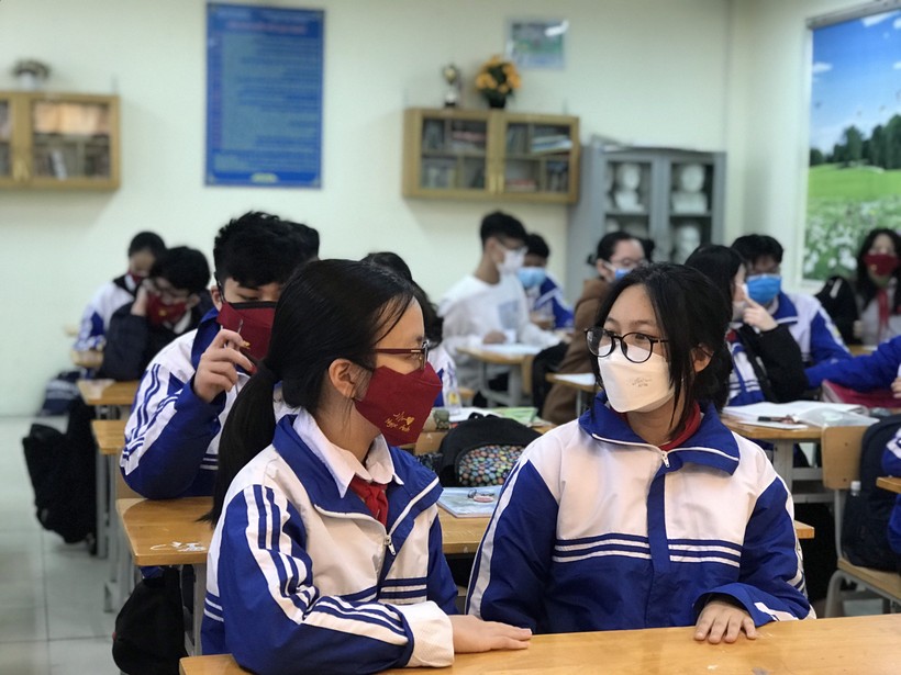 Phụ huynh, học sinh Hà Nội nóng lòng chờ 'chốt' phương án tuyển sinh vào lớp 10 ảnh 1
