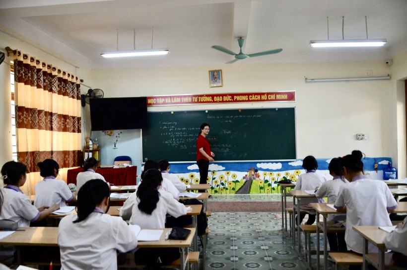 Một tiết ôn tập của cô trò Trường THPT Hoàng Văn Thụ (TP. Lạng Sơn, tỉnh Lạng Sơn). Ảnh Ngô Chuyên.