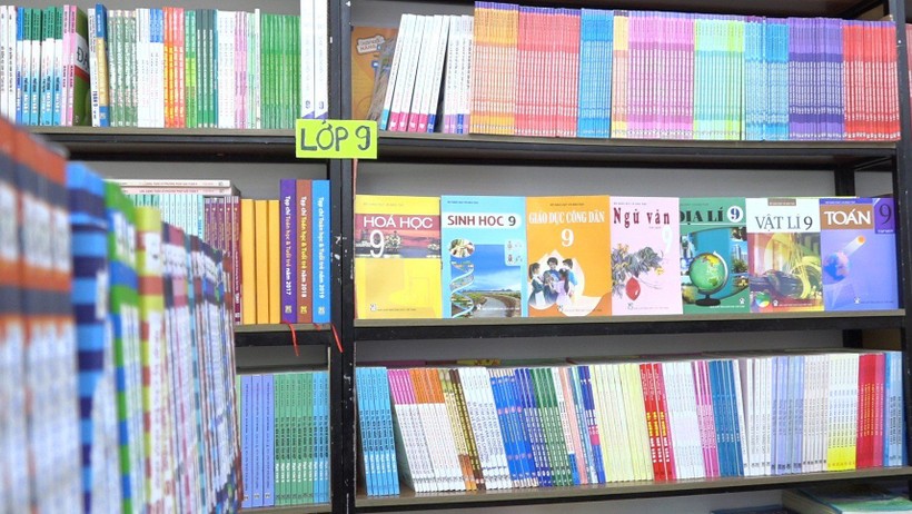 Sách giáo khoa phục vụ năm học 2023-2024 đã có tại các cửa hàng ảnh 1