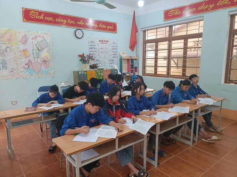 Học sinh lớp 9 Trường PTDTBT TH & THCS Liên Hội (Văn Quan, Lạng Sơn). Ảnh NTCC.