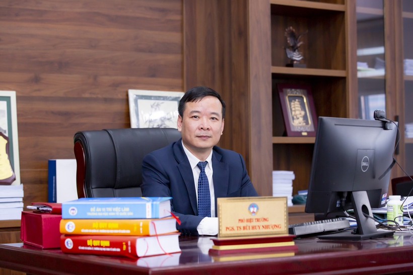 PGS.TS Bùi Huy Nhượng – Phó Hiệu trưởng, Phó Chủ tịch thường trực Hội đồng tuyển sinh đại học Trường Đại học Kinh tế Quốc dân.