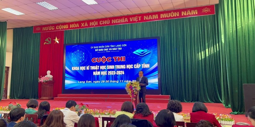Ông Hoàng Quốc Tuấn, Giám đốc Sở GD&ĐT Lạng Sơn phát biểu.