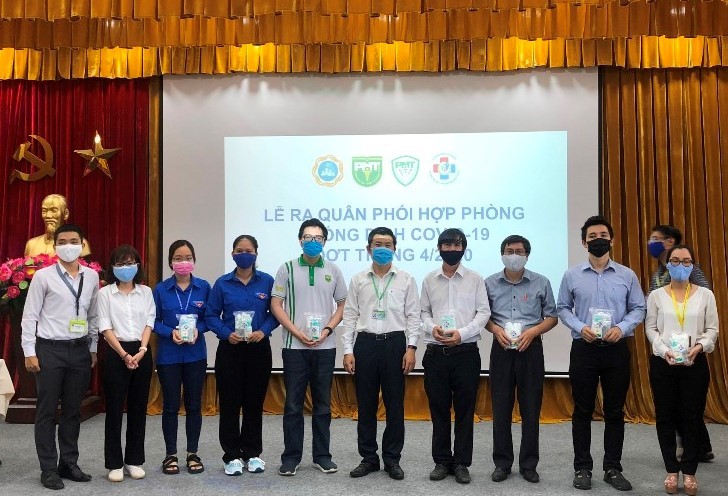 Giảng viên, sinh viên Trường ĐH Y khoa Phạm Ngọc Thạch ra quân tham gia hỗ trợ Trung tâm Kiểm soát bệnh tật TPHCM.