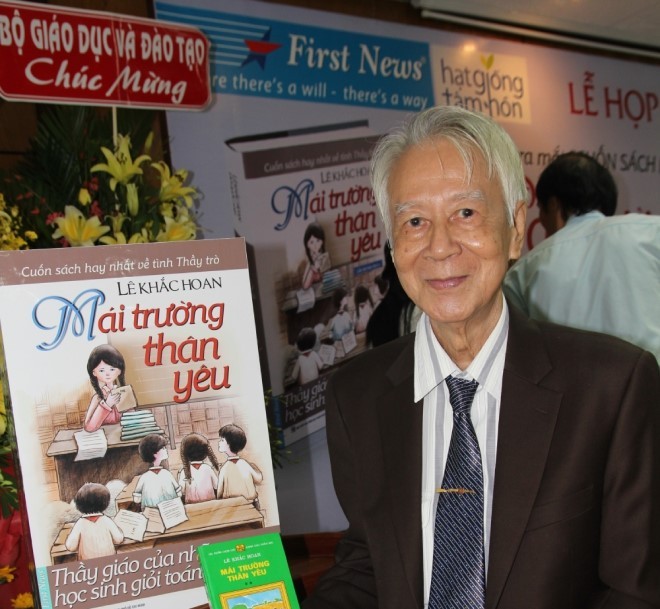 Nhà văn - nhà báo Lê Khắc Hoan với tác phẩm “Mái trường thân yêu”.