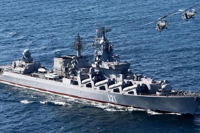 Tàu Nga tiến vào vùng lãnh hải Ukraine để tránh bão