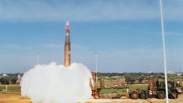 Sự ra mắt của tên lửa đạn đạo tầm trung Pershing II của Mỹ.