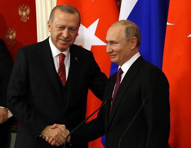 Tổng thống Nga (phải) và Tổng thống Thổ Nhĩ Kỳ (trái).