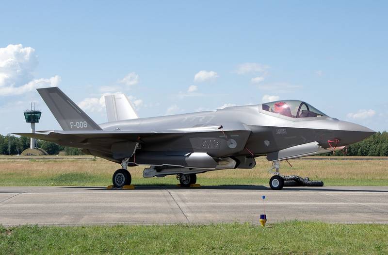 Quốc hội Hoa Kỳ chấp thuận việc bán máy bay chiến đấu F-35 cho Ba Lan.