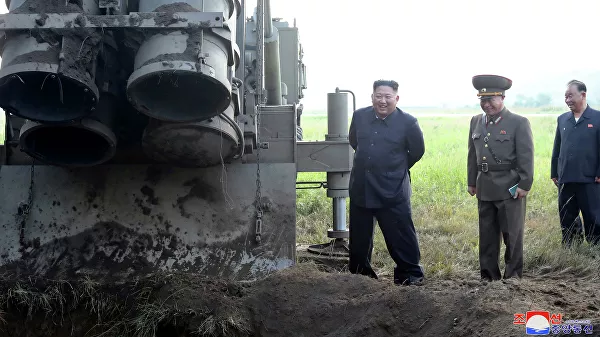  Nhà lãnh đạo Triều Tiên Kim Jong-un thị sát việc phóng thử nghiệm tên lửa.
