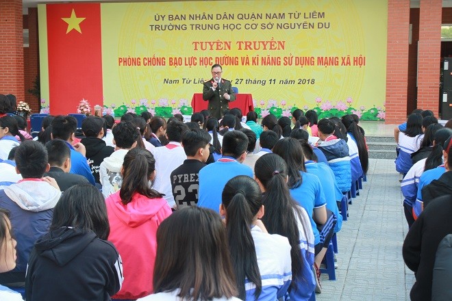 Học sinh toàn trường THCS Nguyễn Du thường xuyên tham gia những buổi học kỹ năng bổ ích như thế này.