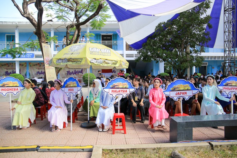 Học sinh 7 quốc gia dự Hội trại đầu tiên tại Việt Nam ảnh 3