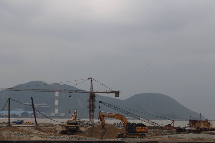 Khu vực thi công dự án Cảng tổng hợp Quốc tế Hoành Sơn tại Khu kinh tế Vũng Áng.