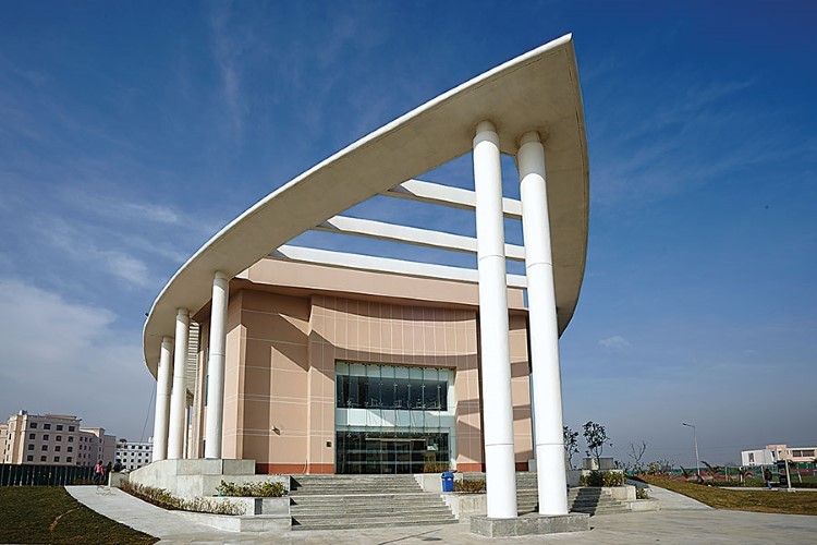 Trường ĐH Shiv Nadar, một trong những trường khai phóng tại Ấn Độ.