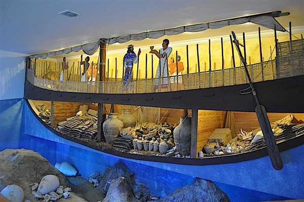 Mô hình phục dựng con tàu đắm ở Uluburun cùng hàng hóa tại Bảo tàng Khảo cổ học dưới nước Bodrum (Thổ Nhĩ Kỳ).