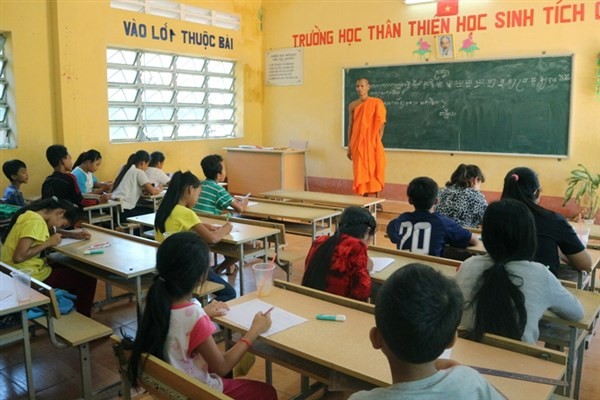 Nhiều lớp học dạy chữ Khmer cho học sinh dân tộc thiểu số. Ảnh: IT.