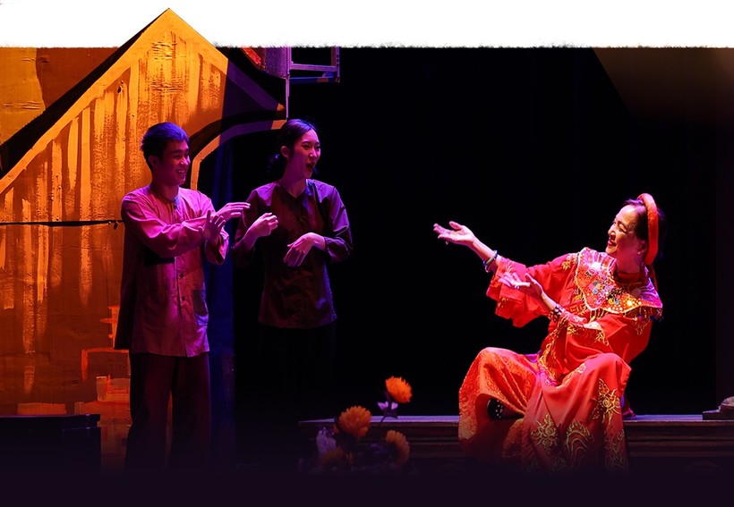 Vở kịch “Chén thuốc độc” tái xuất trên sân khấu Nhà hát Lớn Hà Nội dịp kỷ niệm 100 năm kịch nói. Ảnh: Hòa Nguyễn.