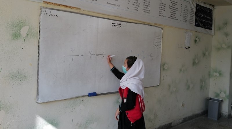  Nữ sinh Afghanistan trở lại trường học ngày 23/3.