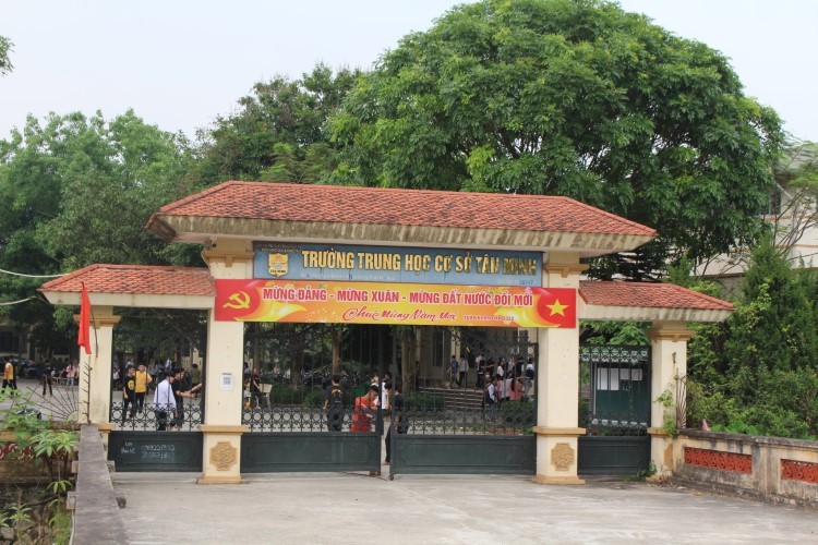 Trường THCS Tân Minh (huyện Thường Tín) nơi xảy ra sự việc học sinh đánh bạn trong lớp. 