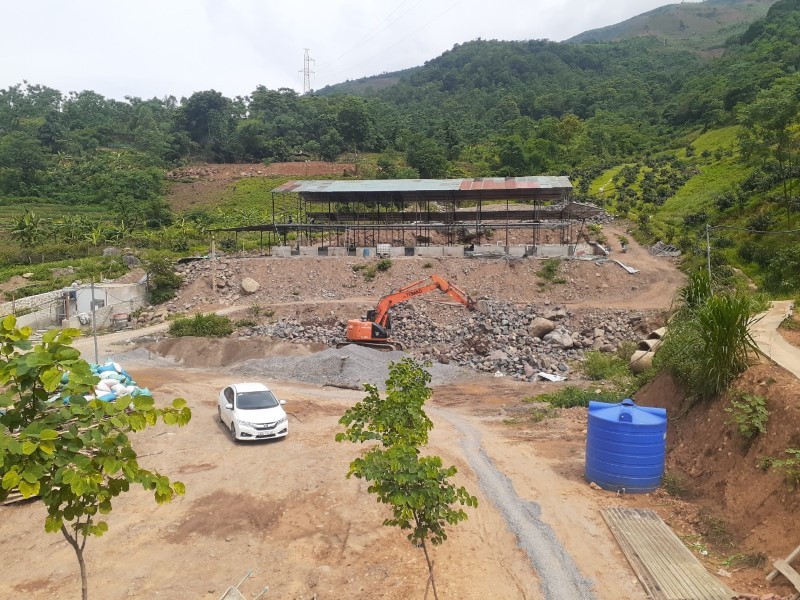 Hạng mục xây dựng được Chủ tịch UBND huyện Bắc Yên cho rằng: “Không có gì ghê gớm cả” tại khu đất chừng 9ha ở bản Tân Ban, xã Phiêng Ban.