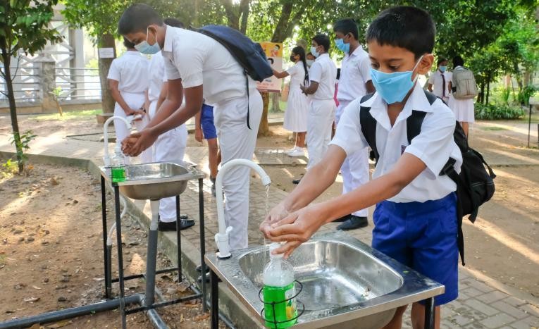 Học sinh Sri Lanka trở lại trường đầu năm 2022.