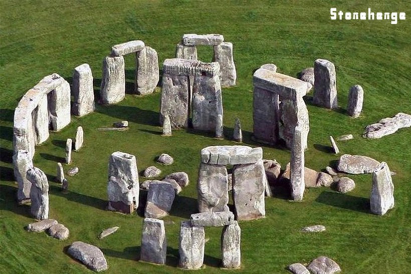 Bãi đá cổ Stonehenge được xây dựng thời tiền sử.