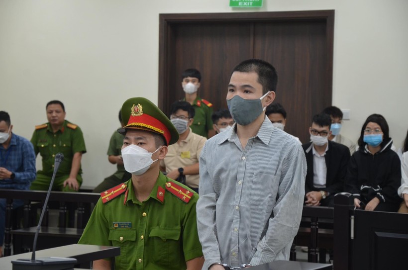 Bị cáo Nguyễn Trung Huyên tại phiên tòa xét xử.