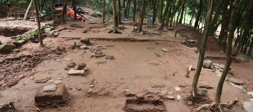 Hố khai quật tại di tích Am Hoa.