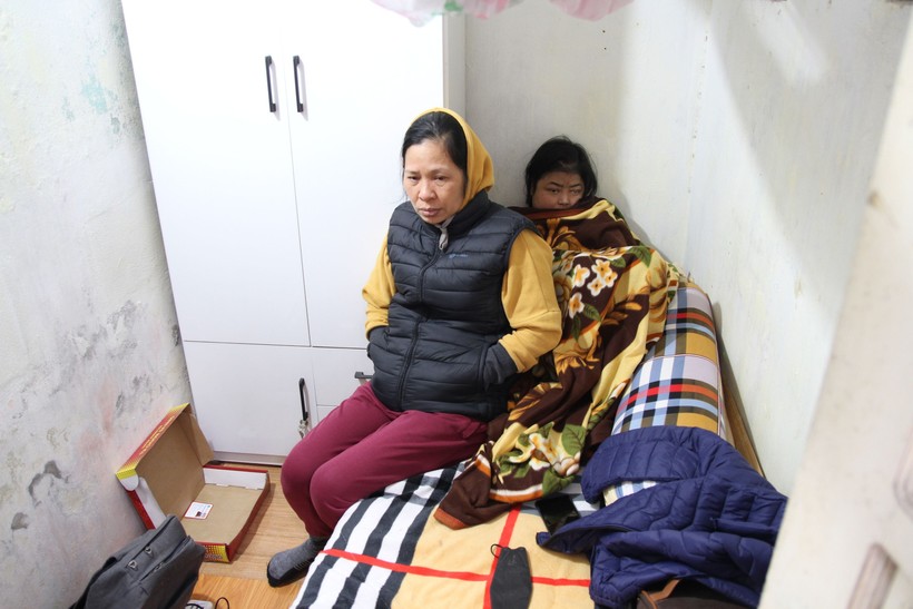 Căn phòng rộng chưa đến 6m2 nơi Nguyễn Thị Trang đang sinh sống.
