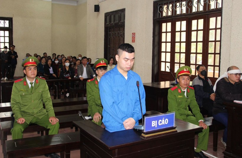 Bị cáo Hồ Sĩ Tấn tại phiên tòa xét xử.