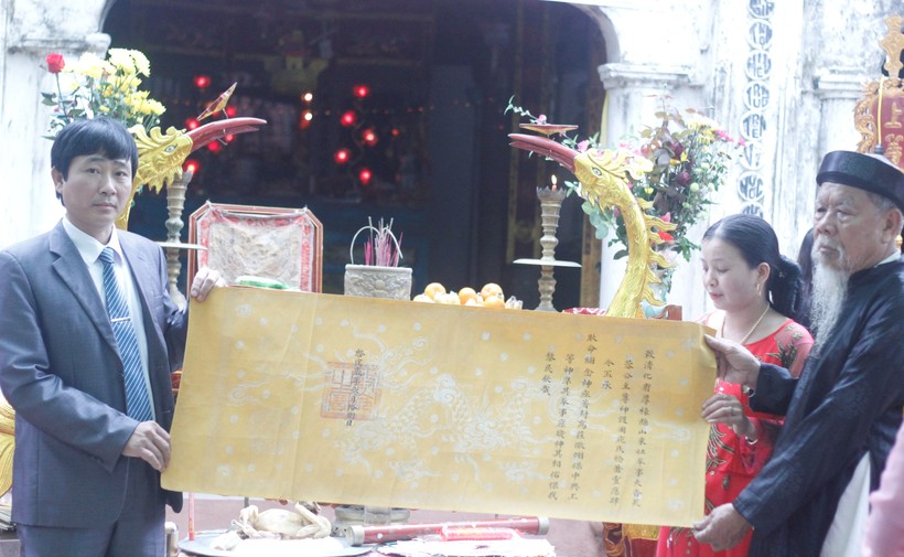 Lễ hồi hương sắc phong ở làng Nghè Tây, xã Thành Lộc (Hậu Lộc - Thanh Hóa).