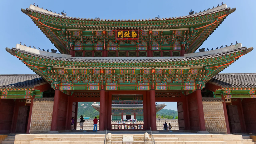 Một khía cạnh truyền thống của Seoul có thể được tìm thấy trong cung điện Gyeongbokgung. Ảnh: John Henshall.