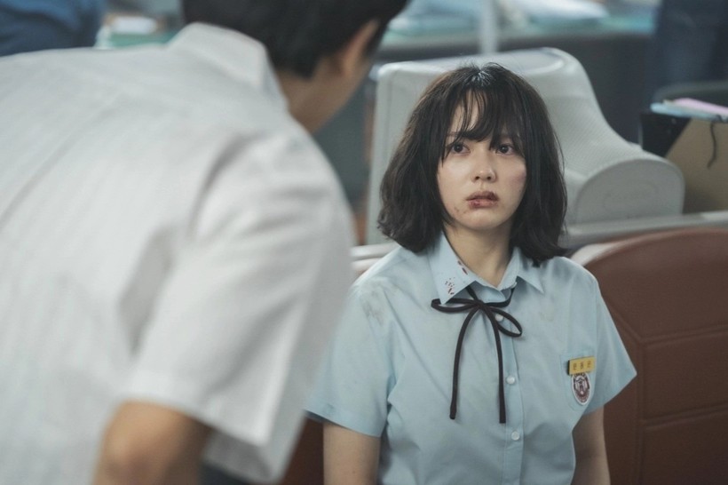 Bộ phim truyền hình Hàn Quốc đề cập đến tình trạng bạo lực học đường, The Glory.