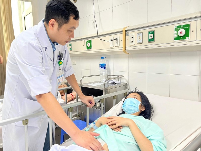Bệnh nhân được chăm sóc và điều trị sau mổ tại Bệnh viện Việt Đức. (Ảnh: BVCC)