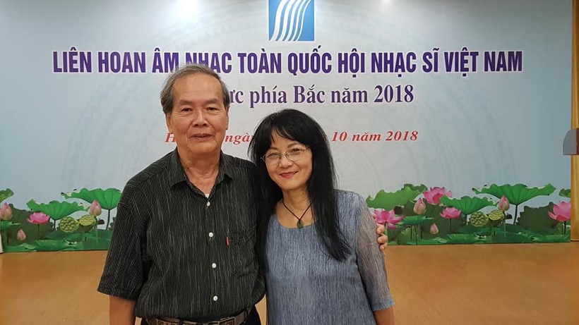 Nhạc sĩ Ngô Quốc Tính và nhà phê bình âm nhạc Nguyễn Thị Minh Châu, Phó Chủ tịch Hội Nhạc sĩ Việt Nam. Ảnh: NVCC.