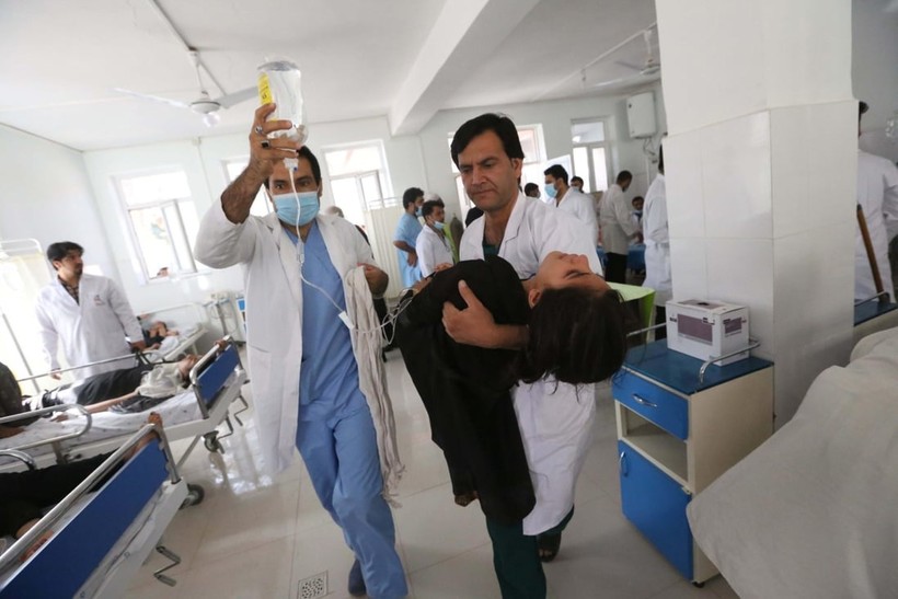 Nhiều nữ sinh tiểu học tại Afghanistan nhập viện do bị đầu độc.