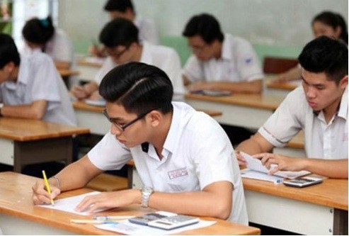 Học sinh lớp 12 Hà Nội làm bài khảo sát năm học 2022-2023. Ảnh: INT