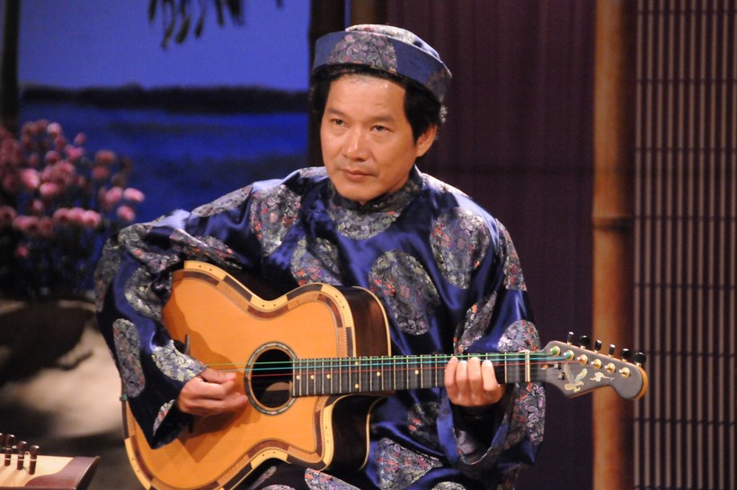 NSƯT Phạm Văn Môn là người có ngón đàn guitar được giới Tài tử - Cải lương cũng như giới mộ điệu ngưỡng mộ. Ảnh: NVCC.