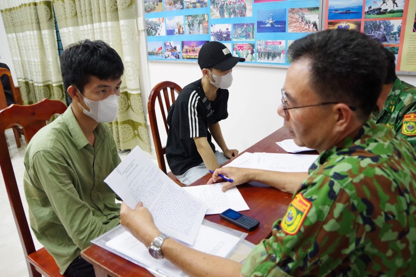 Bộ đội Biên phòng Tây Ninh tiếp nhận công dân bị cưỡng bức lao động tại Campuchia đợt tháng 7/2023.