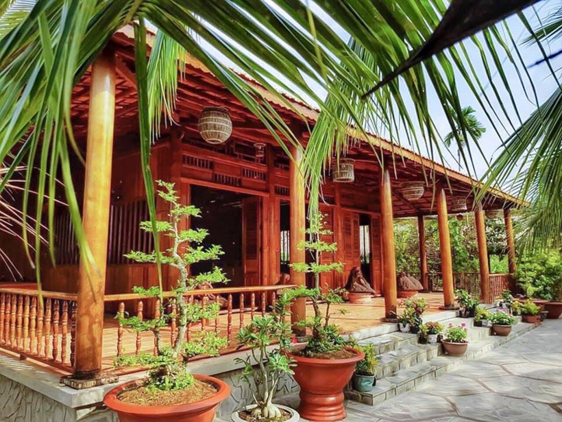 Nhà dừa được xây dựng hoàn toàn bằng gỗ cây dừa.