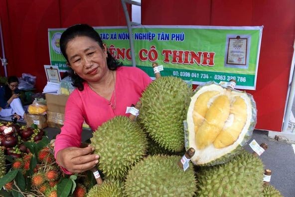Cô Thinh giới thiệu sản phẩm 'Sầu riêng cô Thinh' tại siêu thị Go! (Tiền Giang).