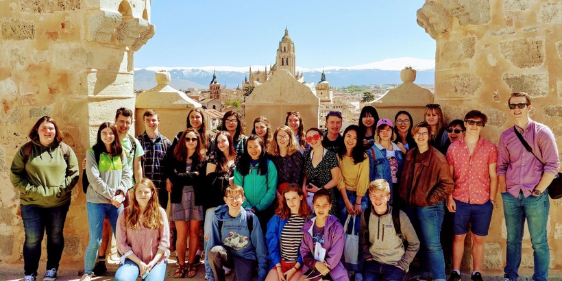 Sinh viên Học viện Lincoln (Mỹ) tham quan thành phố Segovia, Tây Ban Nha.