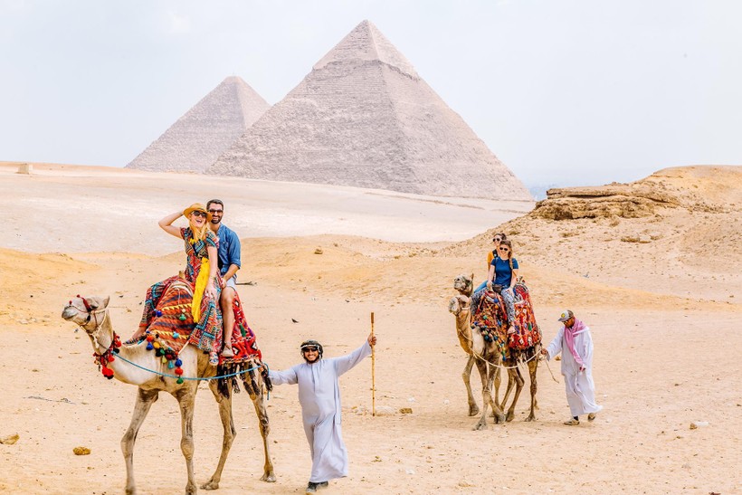 Các kim tự tháp là điểm tham quan nổi tiếng tại Ai Cập. ảnh 2