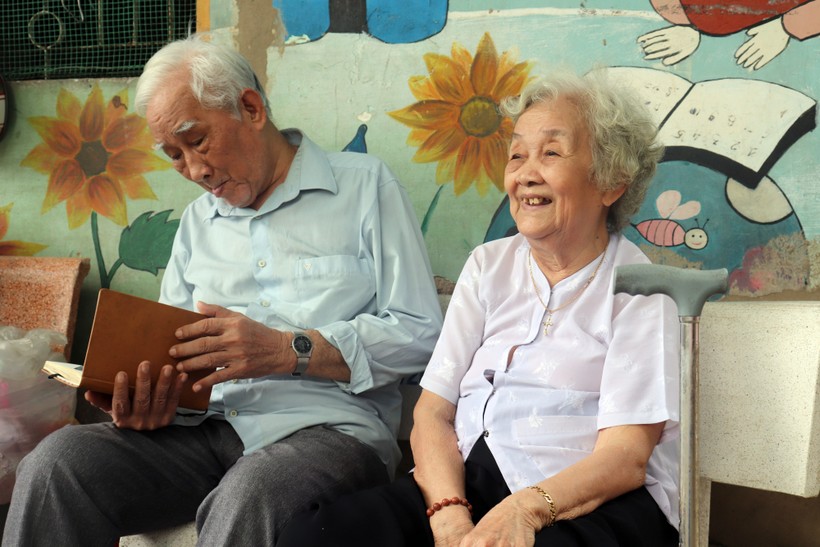 Vợ chồng ông Huỳnh Văn Phê và bà Huỳnh Thị Lành. Ảnh: Bùi Vân