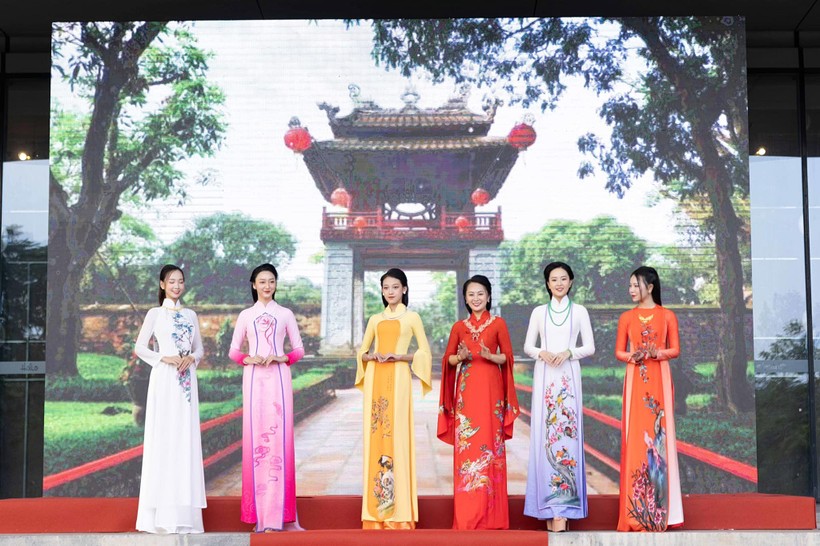 Các mẫu áo dài của nhà thiết kế Vũ Thảo Giang tham gia Lễ hội Áo dài du lịch Hà Nội 2023. Ảnh: NVCC.